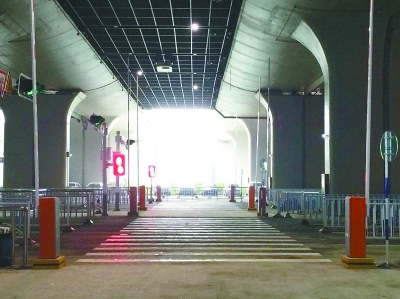 南京南站停车场改造项目完成 对人行横道线进