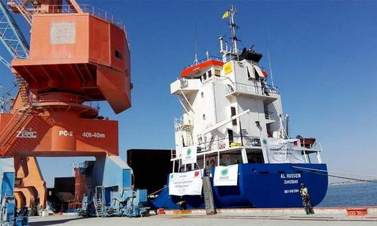 中国在巴铁瓜达尔港正式开航 石油运输距离可