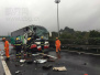 渝万高速一大客车追尾货车　造成1人死亡30人受伤