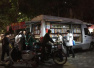 郑州深夜现“流动图书馆”　