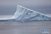 在南极，最美的蓝冰可能通向死亡