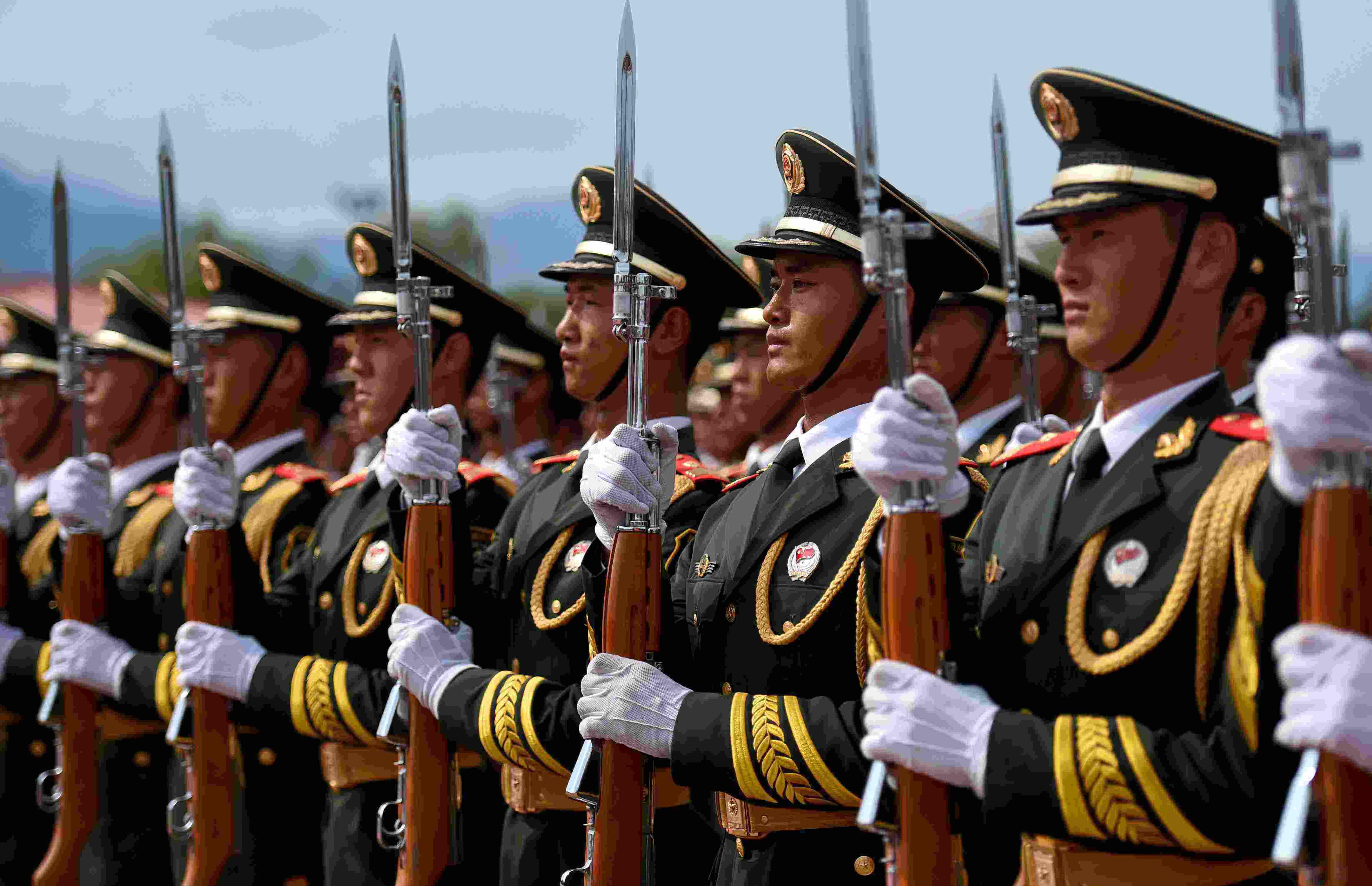 中共中央决定调整武警部队领导指挥体制