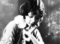 她是中国第一位电影皇后：辉煌时被富商包养，晚年沦为乞丐！